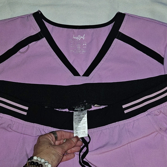 HeartSoul Jogger Scrub Set Orchid with Black Trim 2XL Top & 2XL Petite Joggers - Picture 4 of 5